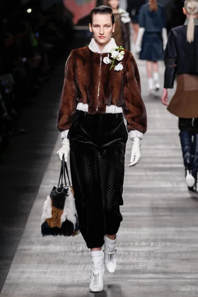 Look 17